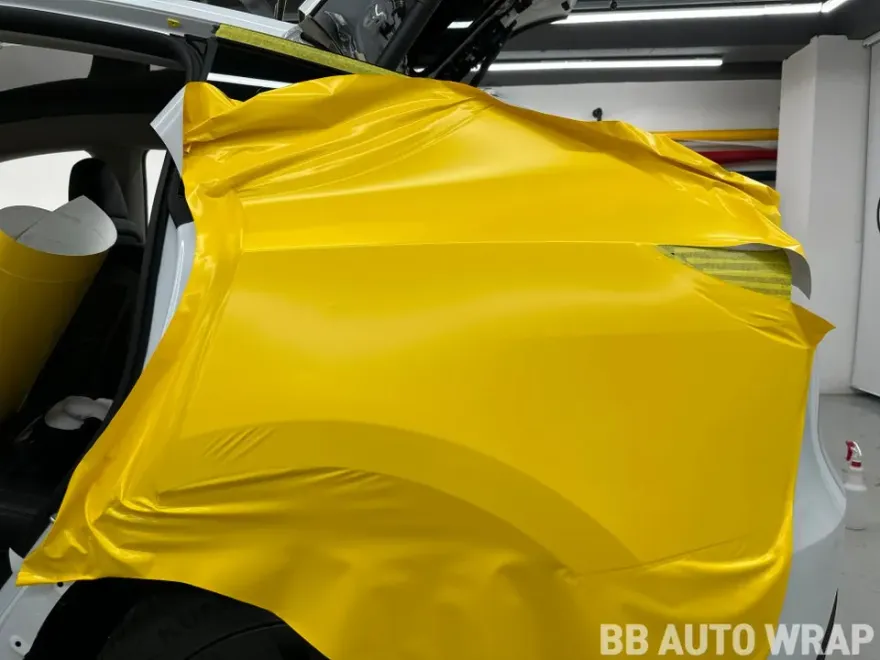 Tesla Model Yのカーラッピング事例 施工写真 1-2