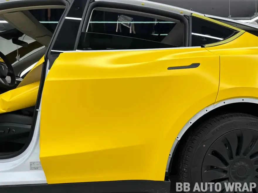 Tesla Model Yのカーラッピング事例 施工写真 4-2