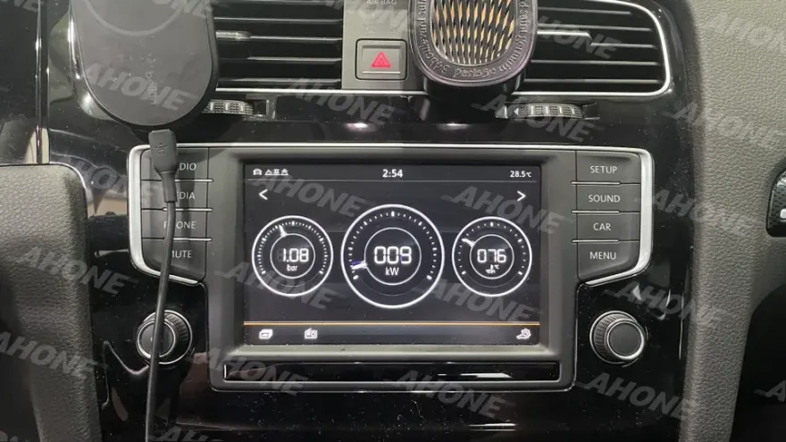 Volkswagen GolfのAndroid Auto・CarPlay取付事例 施工写真 1-3