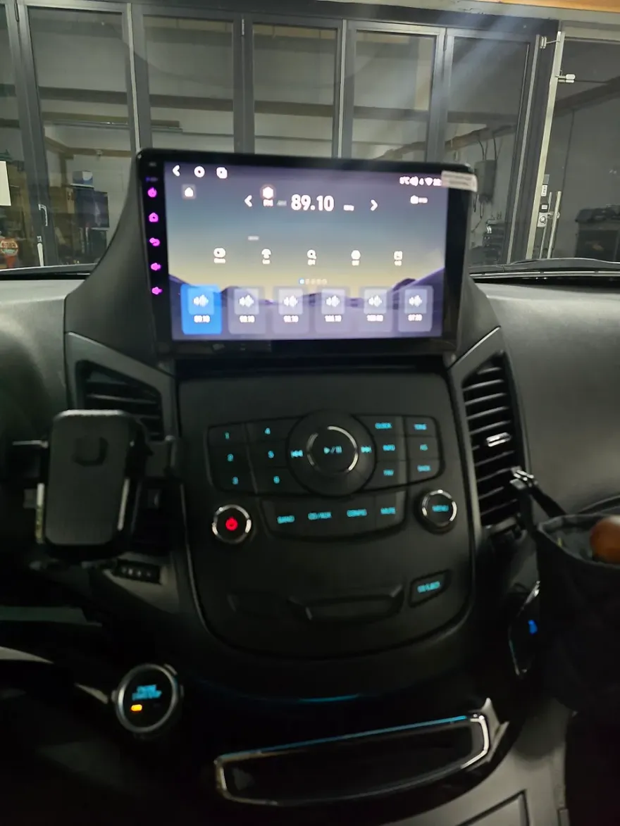 Chevrolet OrlandoのAndroid Auto・CarPlay取付事例 施工写真 3-2