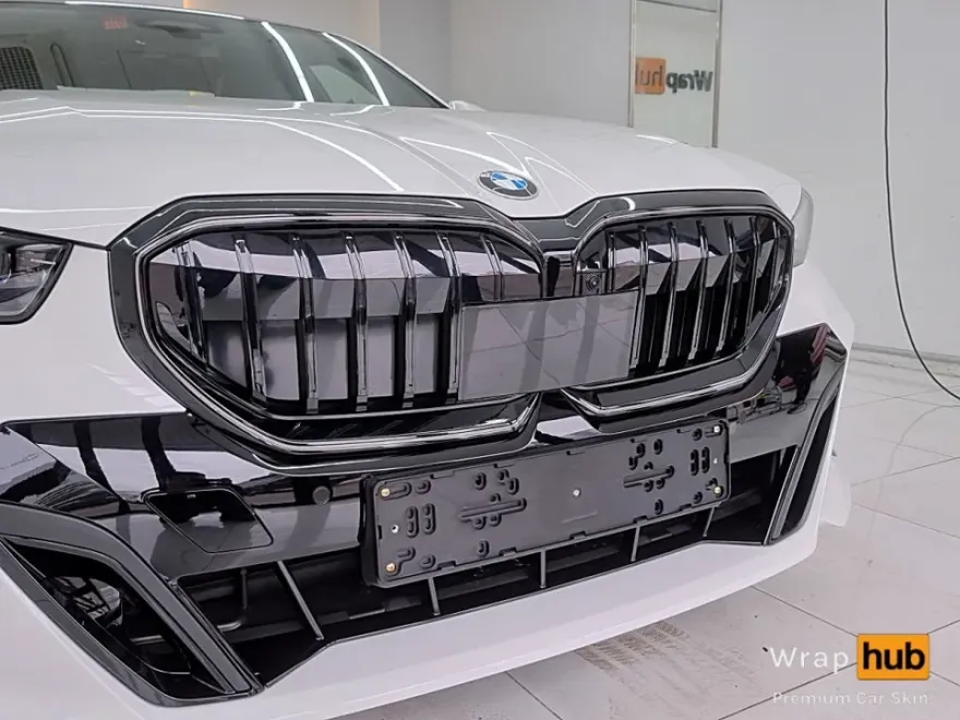 BMW 5 Seriesのカーラッピング事例|費用目安・仕上がり 施工写真 2-1