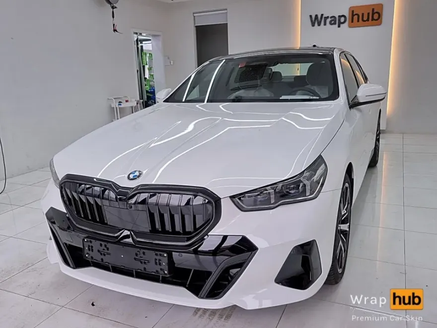 BMW 5 Seriesのカーラッピング事例|費用目安・仕上がり 施工写真 3-2