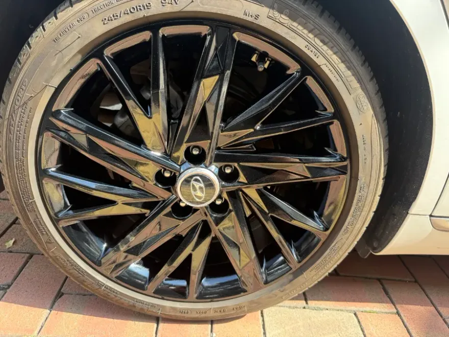 Hyundai Grandeur GN7のホイールリペア・塗装事例 施工写真 4-2