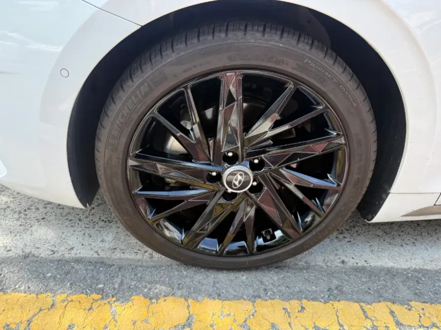 Hyundai Grandeur GN7のホイールリペア・塗装事例 施工写真 1-3