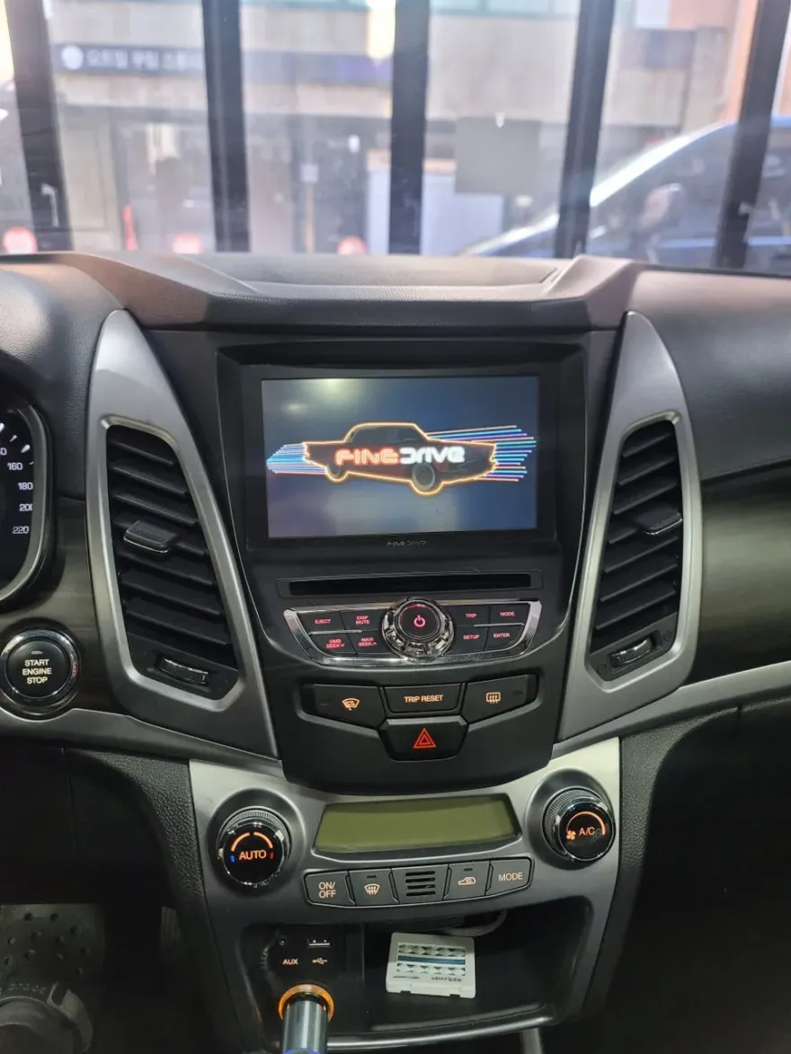 SsangYong Korando CのAndroid Auto・CarPlay取付事例 施工写真 2-1