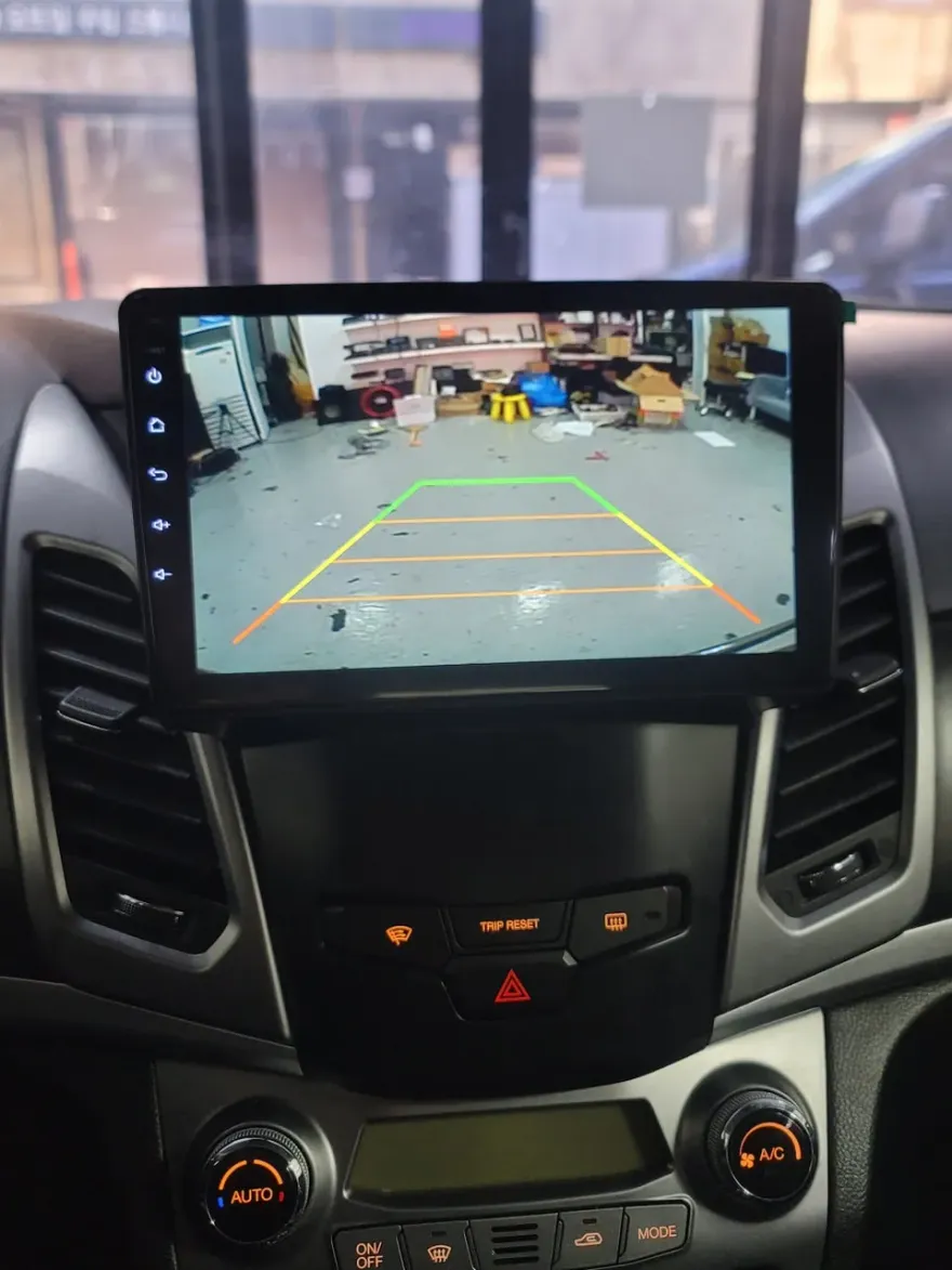 SsangYong Korando CのAndroid Auto・CarPlay取付事例 施工写真 2-2