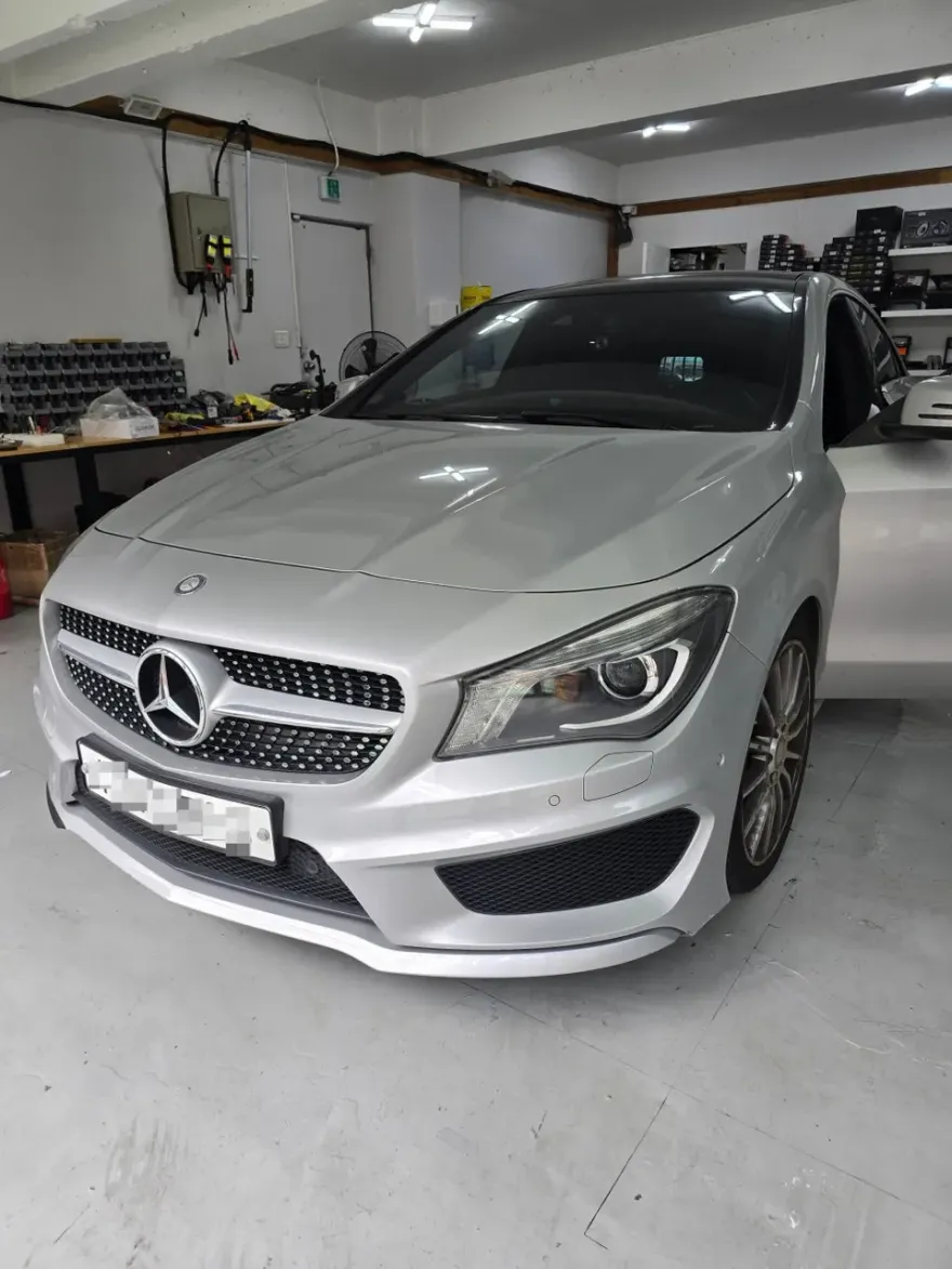 Mercedes-Benz CLAのAndroid Auto・CarPlay取付事例 施工写真 1-1