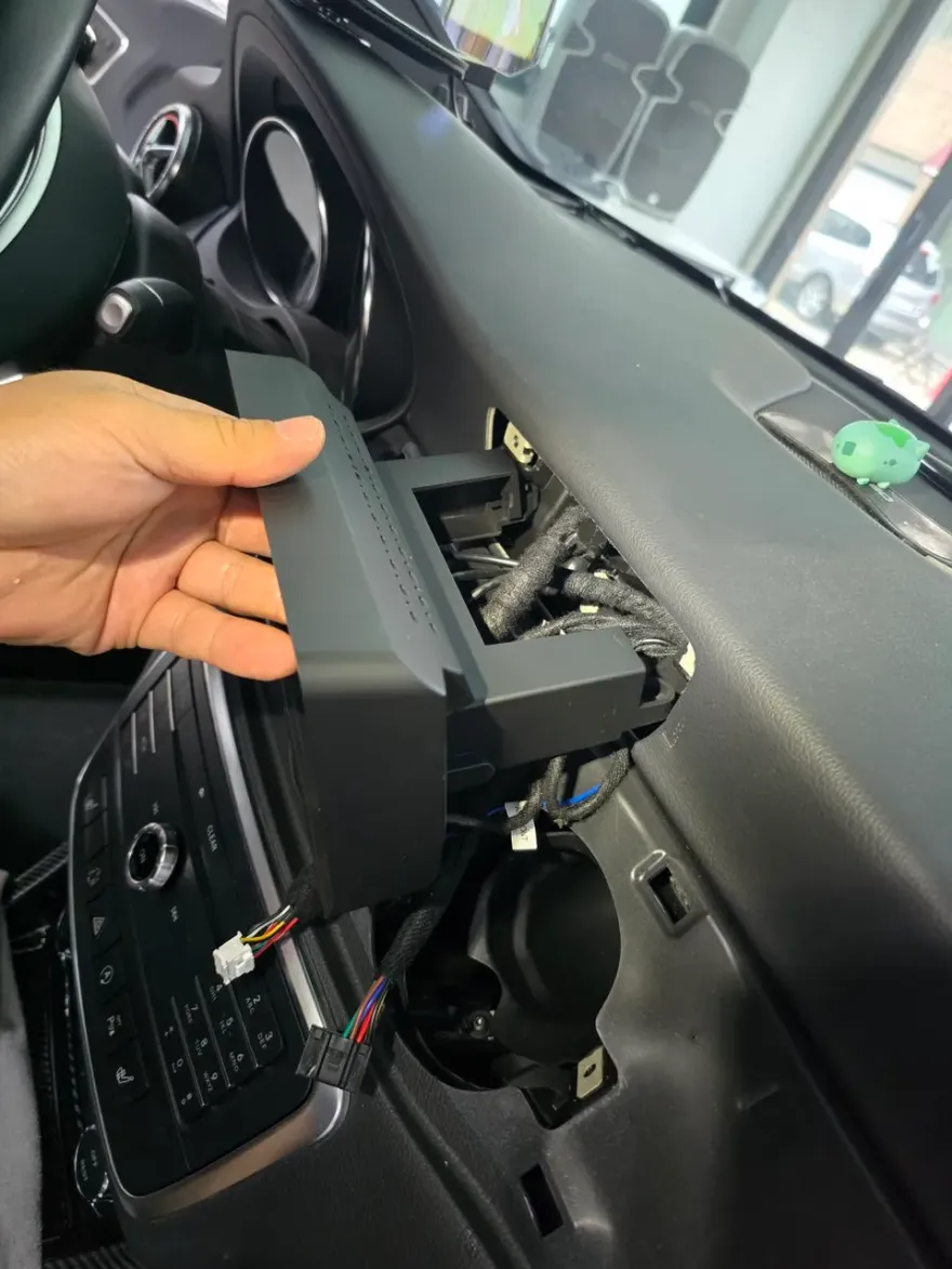 Mercedes-Benz CLAのAndroid Auto・CarPlay取付事例 施工写真 2-2