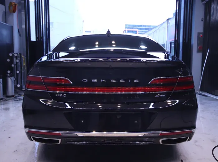 Genesis G90のガラスコーティング事例|費用目安と仕上がり 施工写真 2-1
