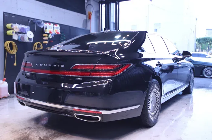 Genesis G90のガラスコーティング事例|費用目安と仕上がり 施工写真 3-1