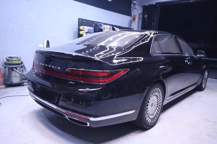 Genesis G90のガラスコーティング事例|費用目安と仕上がり 施工写真 3-2