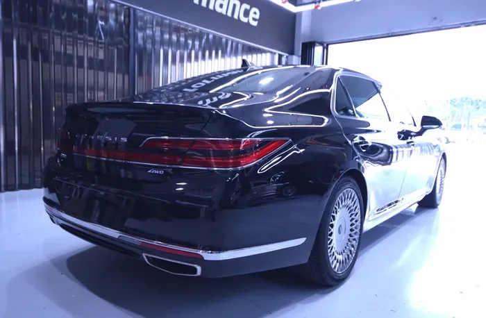 Genesis G90のガラスコーティング事例|費用目安と仕上がり 施工写真 2-3