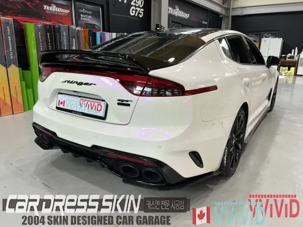 Kia Stingerのカーラッピング事例|ポルシェ風スレートグレー 施工写真 2-1