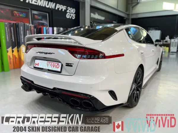 Kia Stingerのカーラッピング事例|ポルシェ風スレートグレー 施工写真 4-1