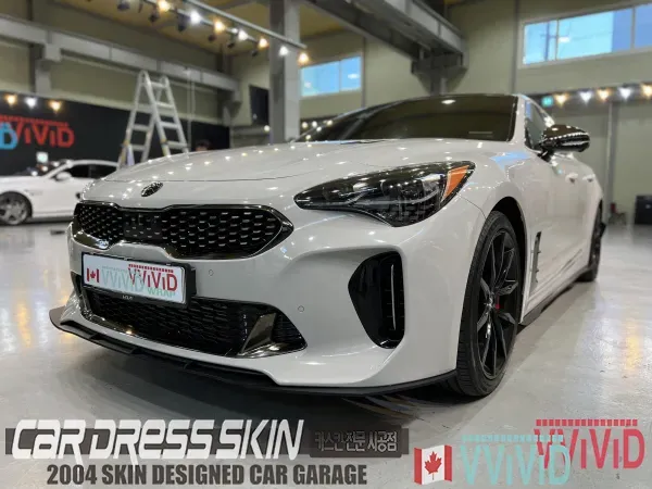 Kia Stingerのカーラッピング事例|ポルシェ風スレートグレー 施工写真 3-2