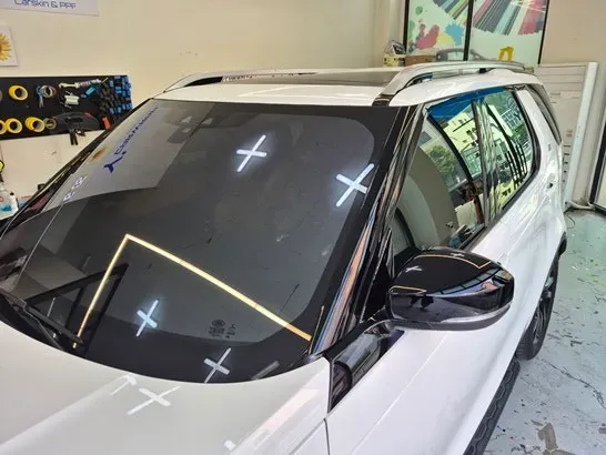 ランドローバー ディスカバリーのカーラッピング事例|費用目安・仕上がり 施工写真 2-1
