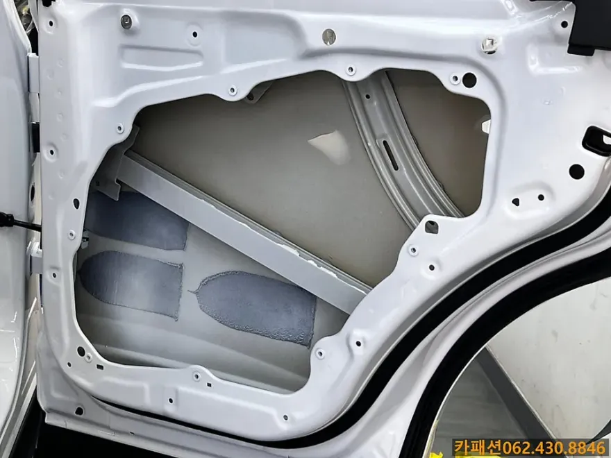 Genesis GV80 oem options - Genesis GV80 OEM Options Review: Soft Close Doors photo 3