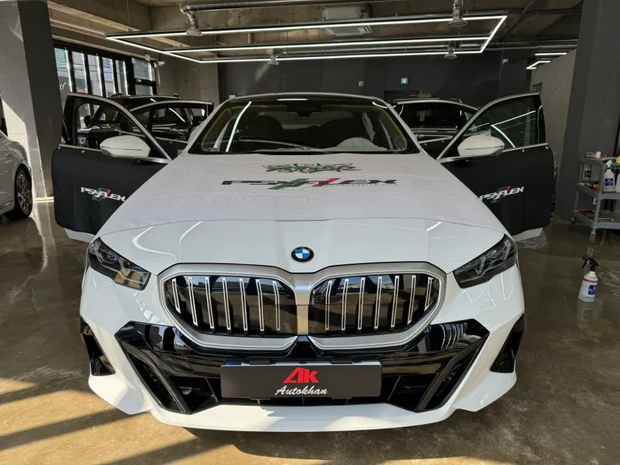 BMW 5 Seriesのカーフィルム施工事例|費用目安・仕上がり 施工写真 2-1