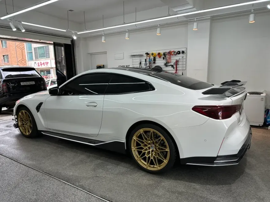 BMW M4 G82のカーラッピング事例|費用目安・仕上がり 施工写真 1-3
