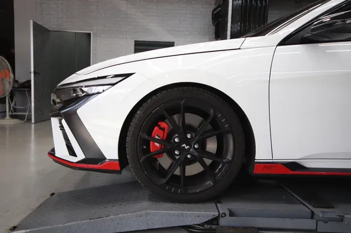 Hyundai Elantra Nのカーラッピング事例|費用目安・仕上がり 施工写真 2-2