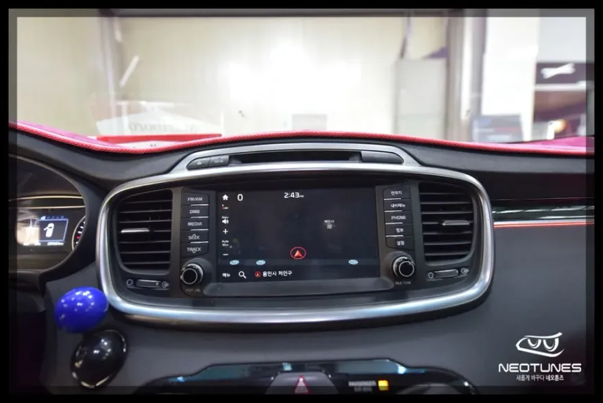 Kia Sorento UMのAndroid Auto・CarPlay取付事例 施工写真 2-1
