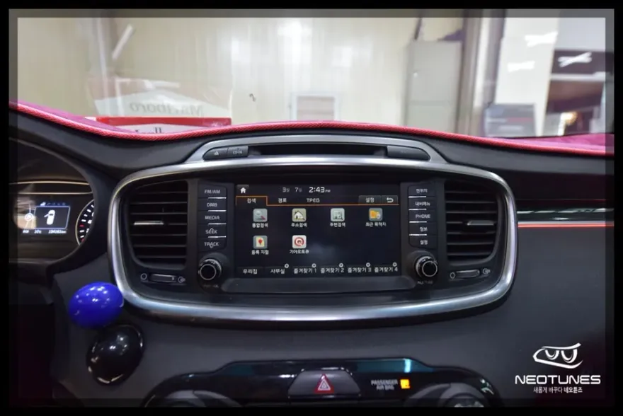 Kia Sorento UMのAndroid Auto・CarPlay取付事例 施工写真 3-1