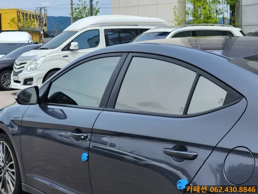 Hyundai Elantraのカーフィルム施工事例｜費用目安・仕上がり 施工写真 2-1