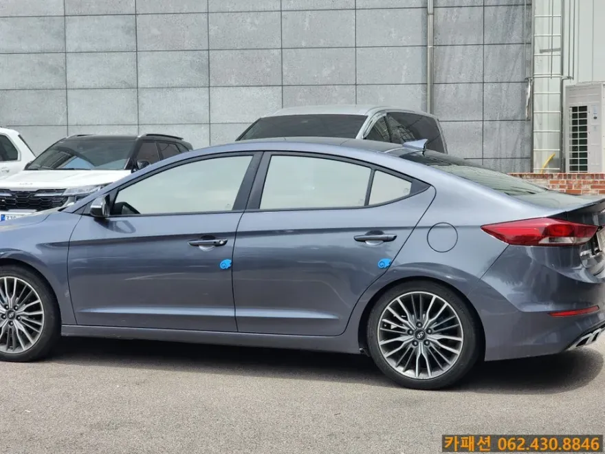 Hyundai Elantraのカーフィルム施工事例｜費用目安・仕上がり 施工写真 3-1
