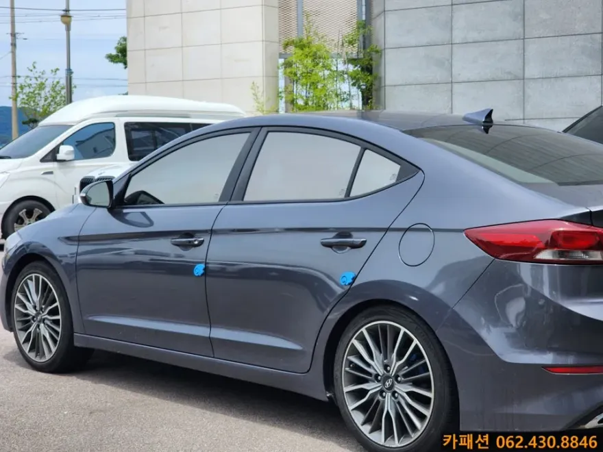 Hyundai Elantraのカーフィルム施工事例｜費用目安・仕上がり 施工写真 1-2