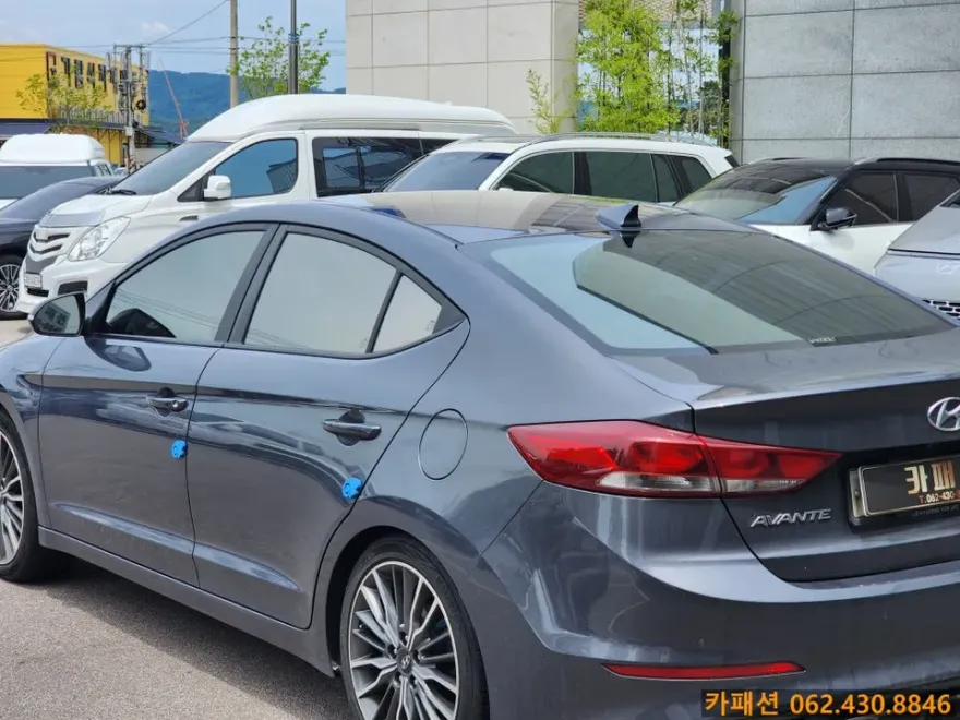 Hyundai Elantraのカーフィルム施工事例｜費用目安・仕上がり 施工写真 2-2