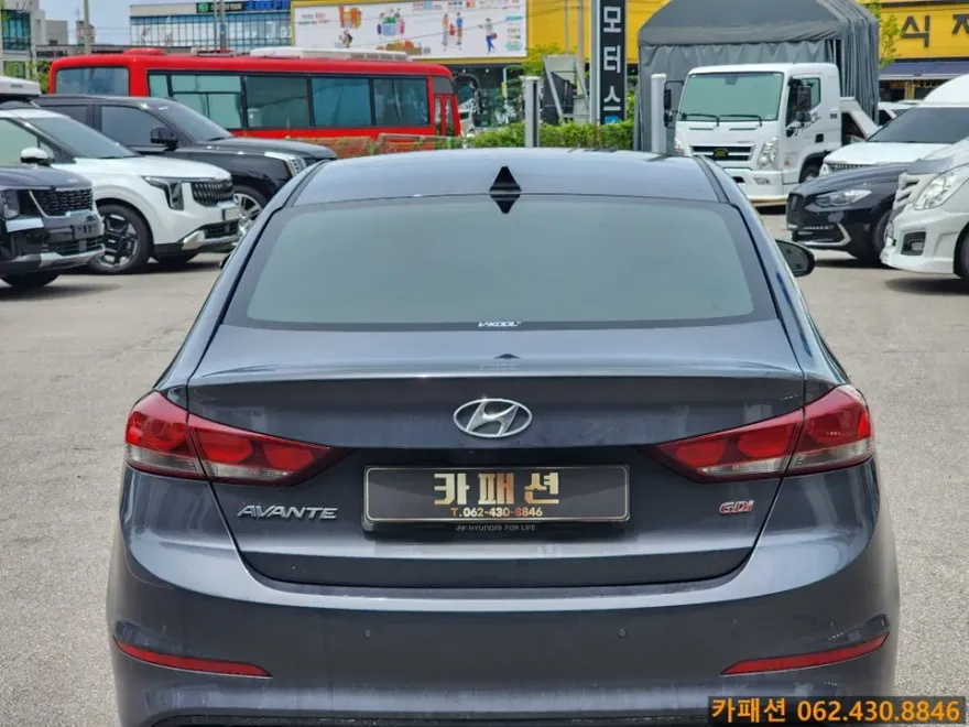 Hyundai Elantraのカーフィルム施工事例｜費用目安・仕上がり 施工写真 3-3
