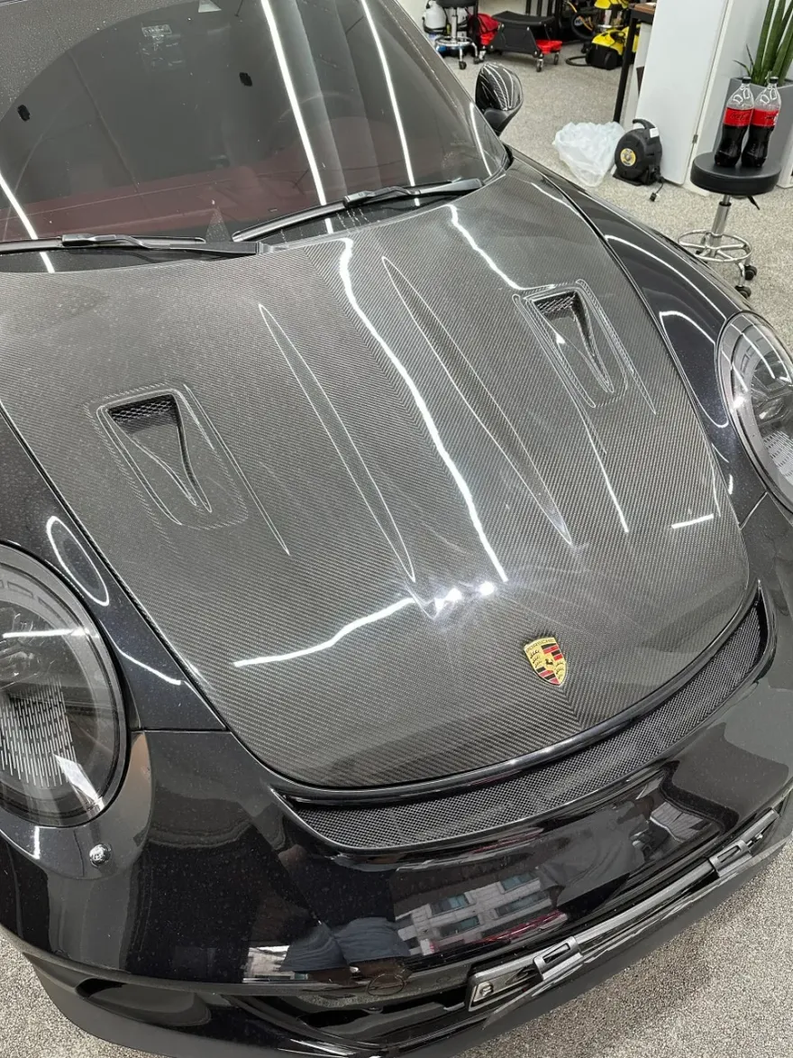 ポルシェ 911 Targaのカーラッピング事例|高光沢フィルム 施工写真 3-1