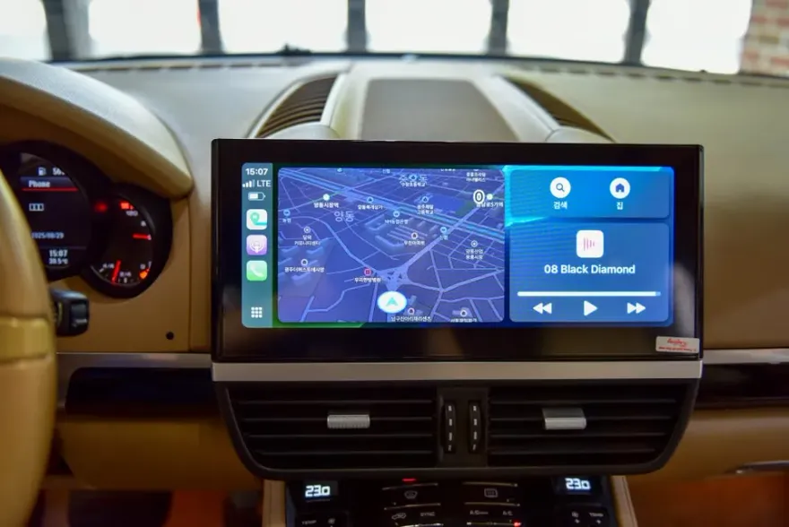 Porsche CayenneのAndroid Auto・CarPlay取付事例 施工写真 3-1