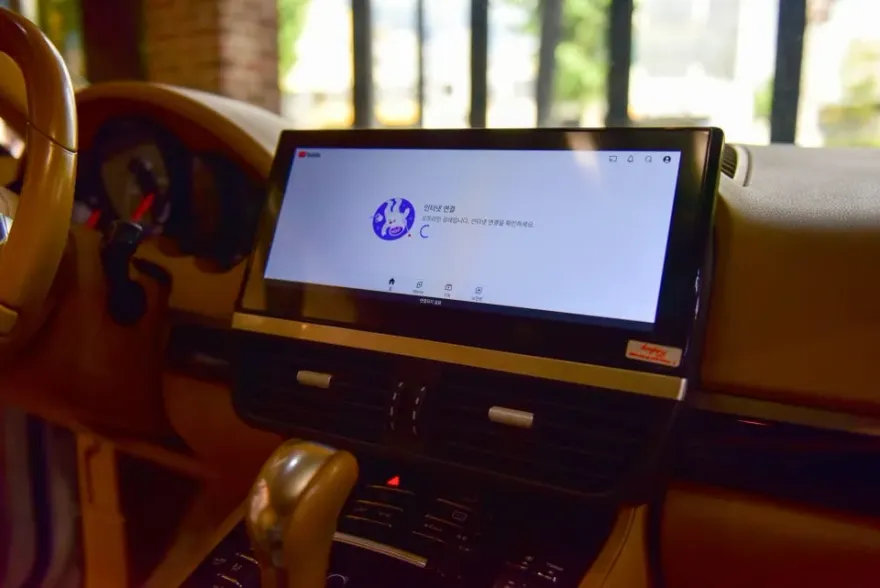 Porsche CayenneのAndroid Auto・CarPlay取付事例 施工写真 1-3