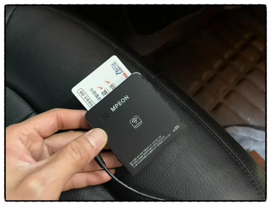 Mercedes-Benz CLSのドラレコ取付事例|費用目安・仕上がり 施工写真 1-2