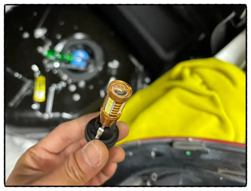 Mercedes-Benz CLSのドラレコ取付事例|費用目安・仕上がり 施工写真 1-3