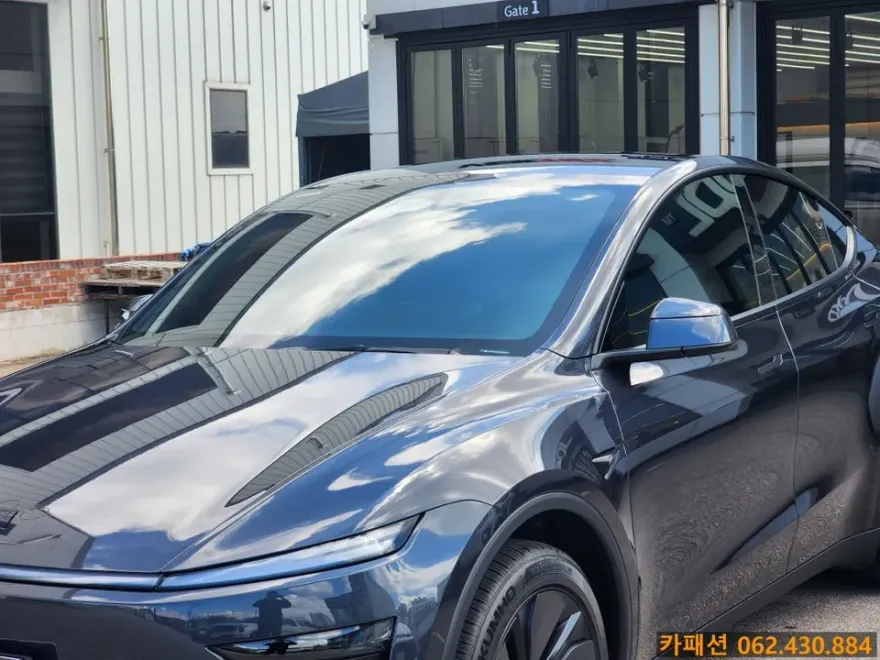 Tesla Model Yのカーフィルム施工事例|費用目安・仕上がり 施工写真 1-2