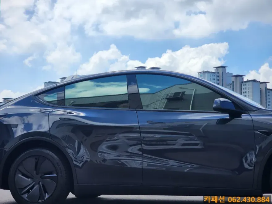 Tesla Model Yのカーフィルム施工事例|費用目安・仕上がり 施工写真 2-2