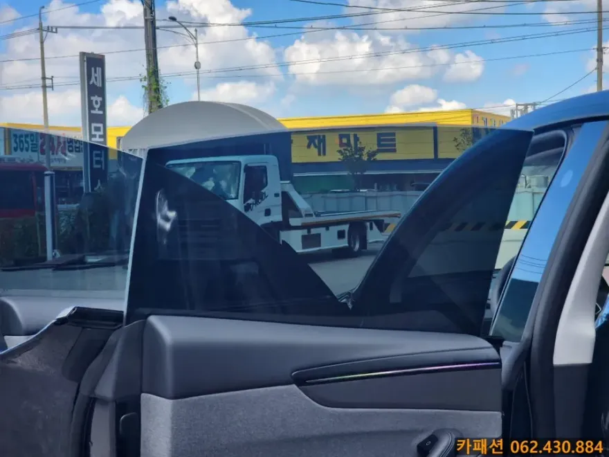 Tesla Model Yのカーフィルム施工事例|費用目安・仕上がり 施工写真 3-2