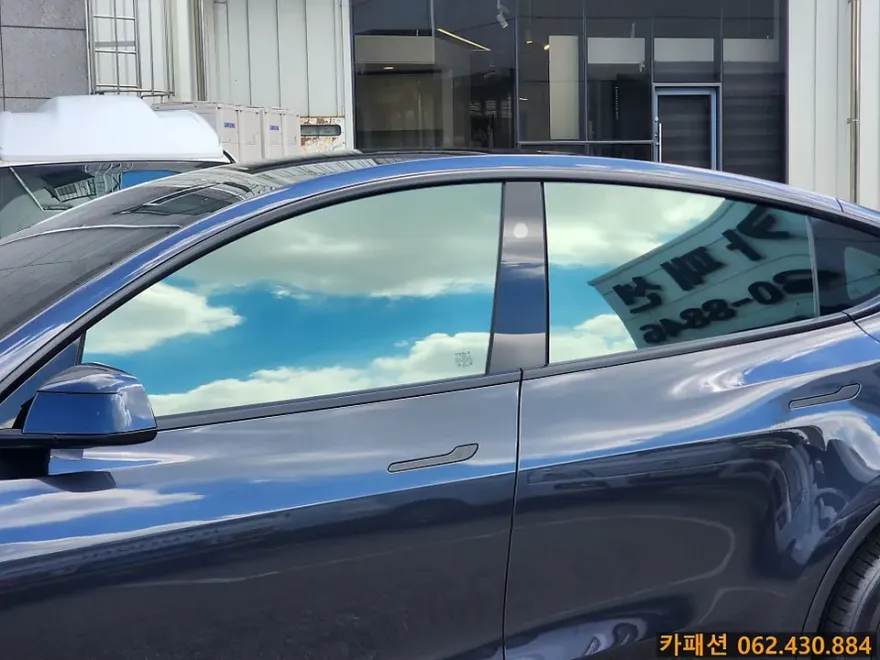 Tesla Model Yのカーフィルム施工事例|費用目安・仕上がり 施工写真 2-3