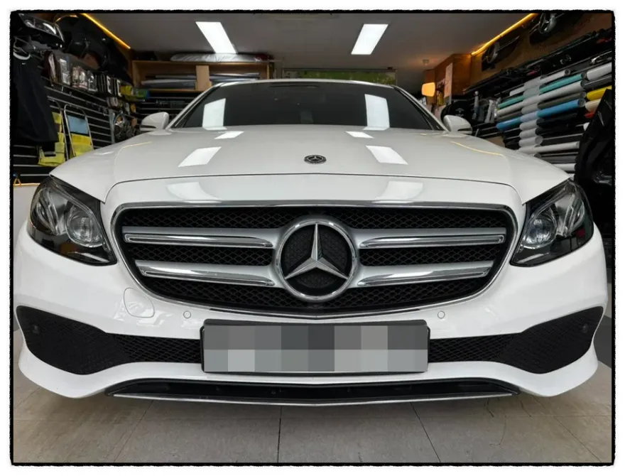 Mercedes-Benz Eクラスのカーラッピング事例|費用目安・仕上がり 施工写真 3-1