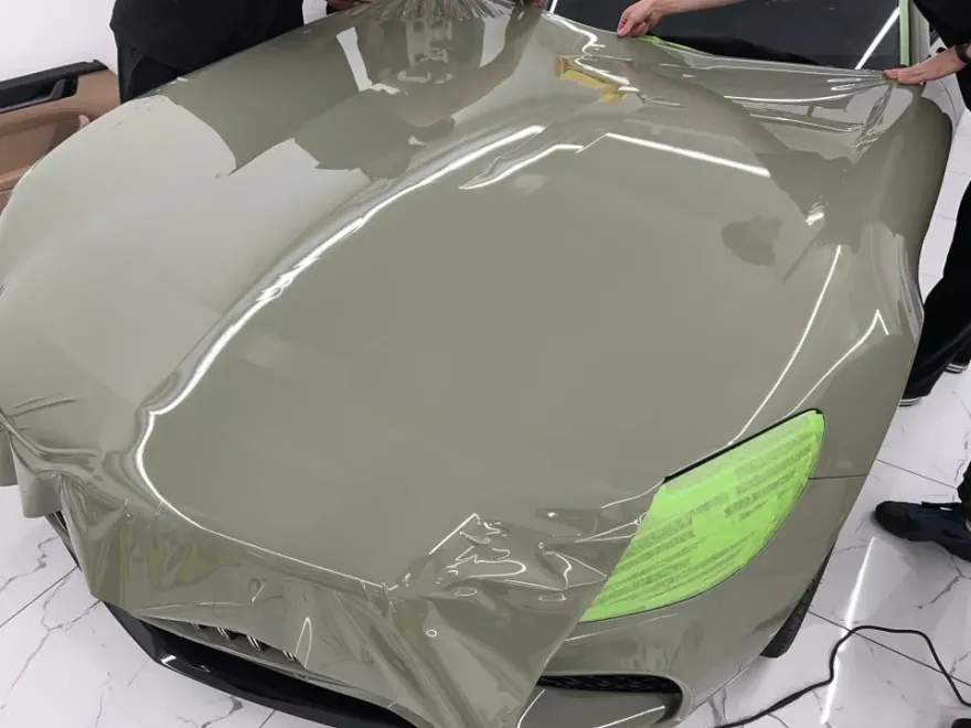 Mercedes-Benz AMG GTSのカーラッピング事例|カキグリーン高光沢 施工写真 3-1