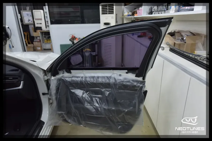 BMW 5 Seriesのカーフィルム施工事例 施工写真 2-2