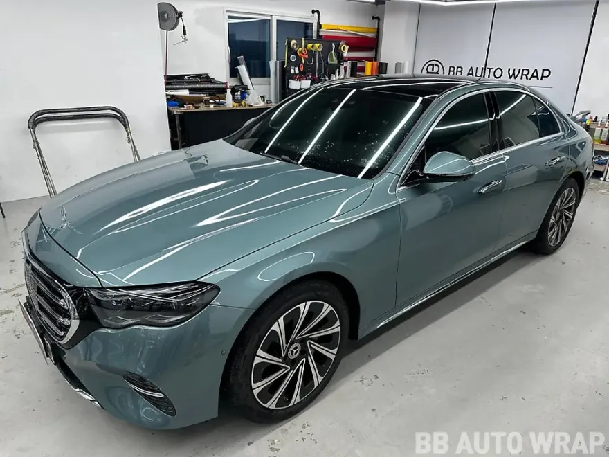 Mercedes-Benz Eクラス W214のカーラッピング事例|費用目安・仕上がり 施工写真 1-1