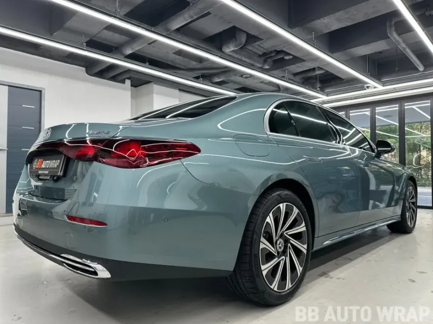 Mercedes-Benz Eクラス W214のカーラッピング事例|費用目安・仕上がり 施工写真 2-1
