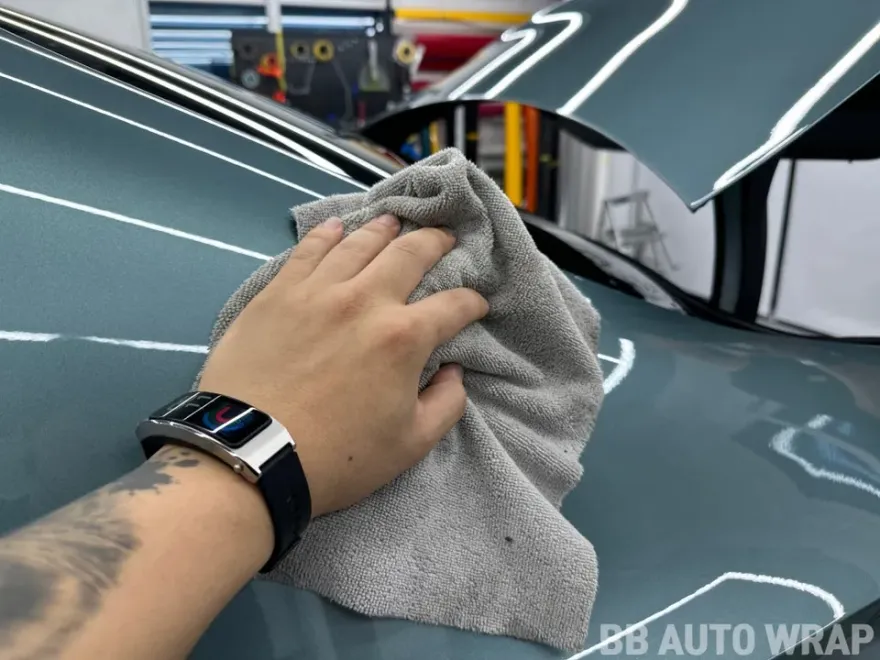 Mercedes-Benz Eクラス W214のカーラッピング事例|費用目安・仕上がり 施工写真 3-2