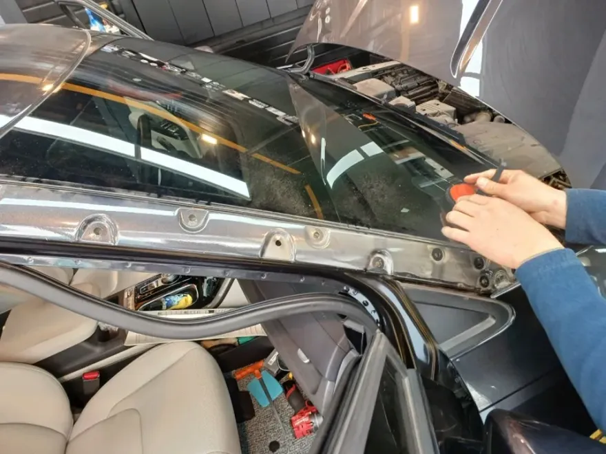 Kia Carnival KA4のカーフィルム施工事例|費用目安・仕上がり 施工写真 3-1