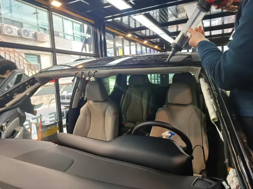 Kia Carnival KA4のカーフィルム施工事例|費用目安・仕上がり 施工写真 3-2