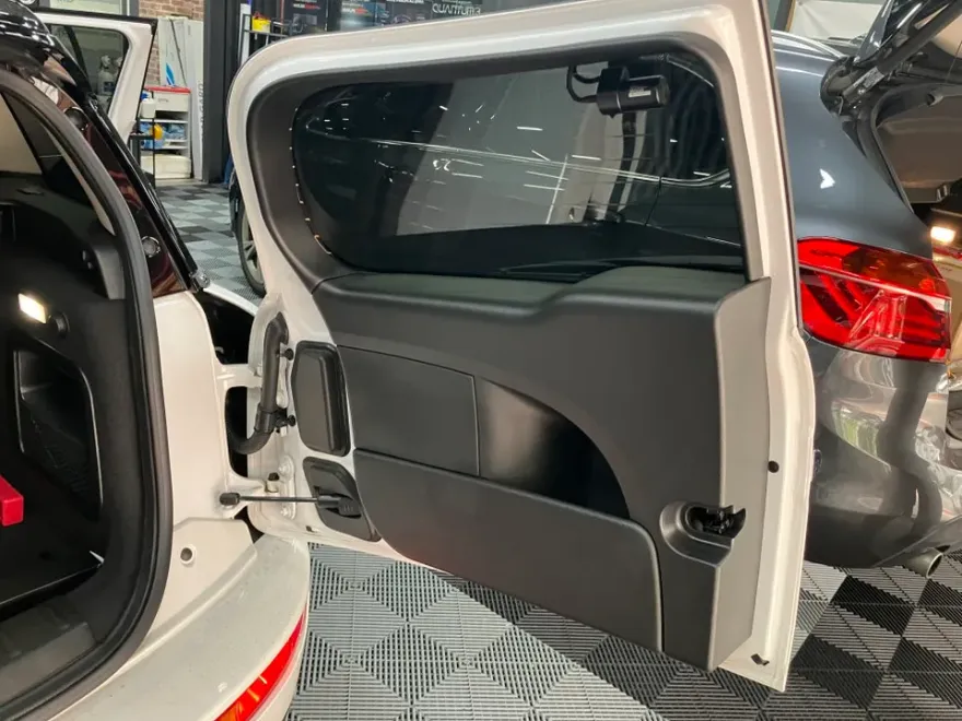 MINI Clubmanのドラレコ取付事例|費用目安・仕上がり 施工写真 2-3
