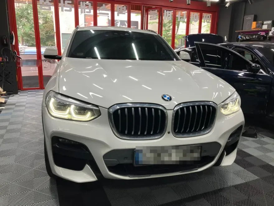 BMW X4 G02のドラレコ取付事例｜費用目安・仕上がり 施工写真 1-1